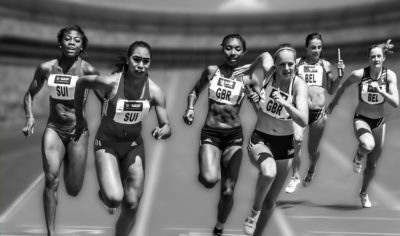 Dames in een estafettesprint.